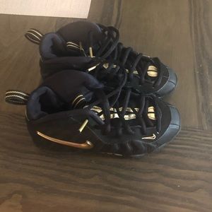 Nike Foamposite Kids Size 12. Worn only twice.